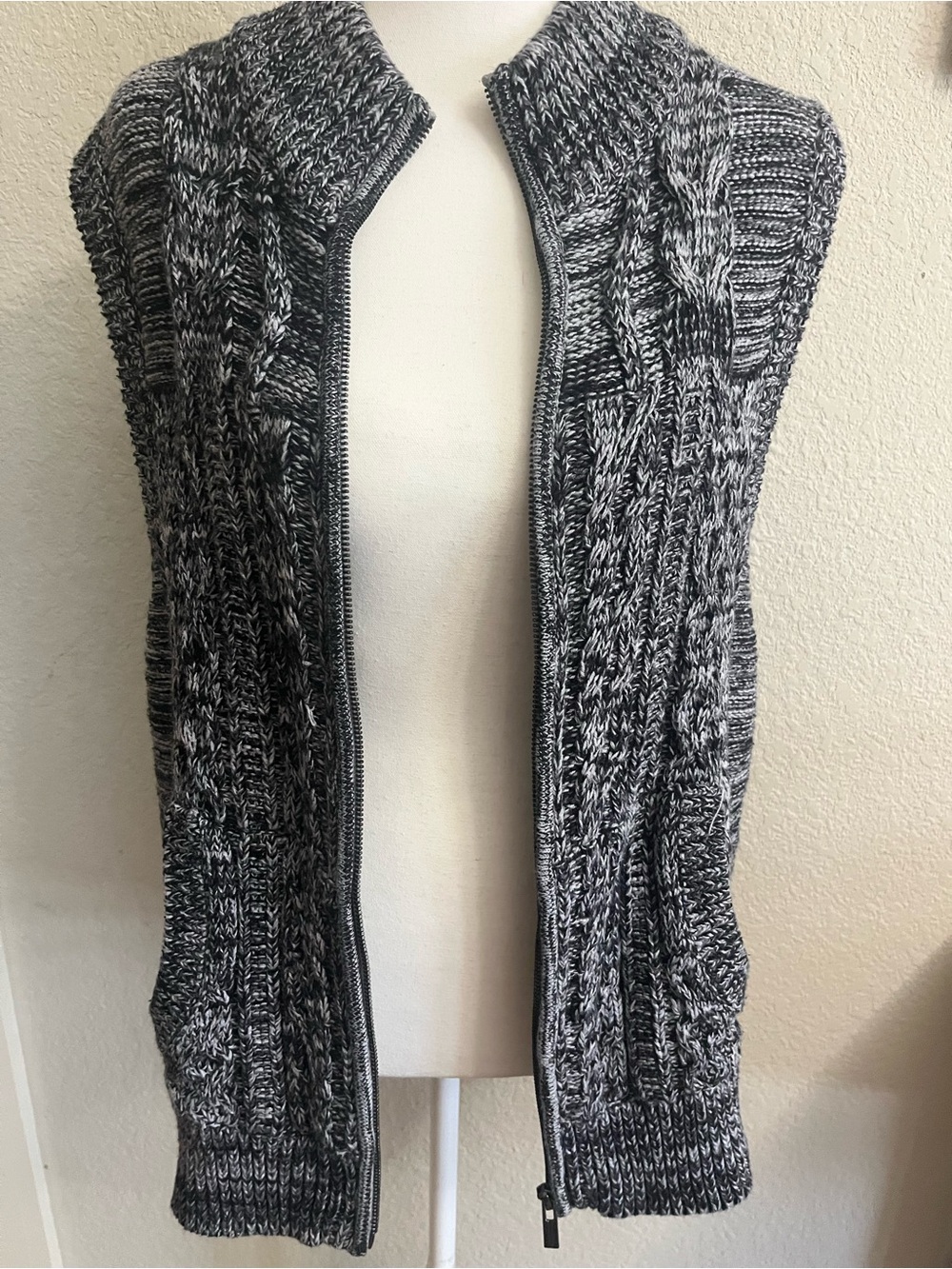 Jones New York Charcoal & Heather Gray Cable Knit Zip Vest